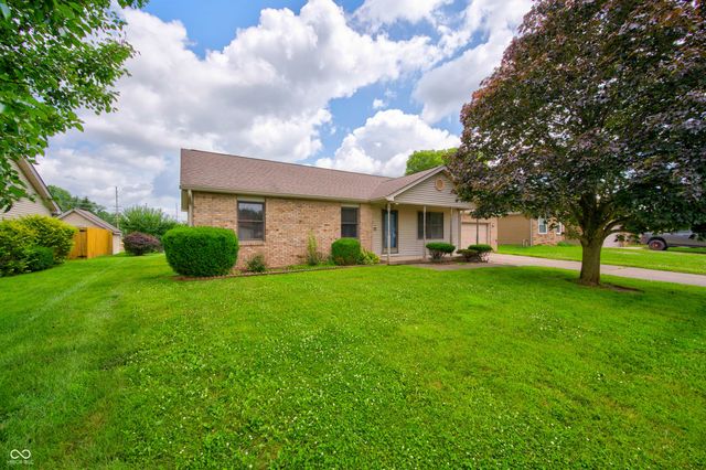 2530 Cedarridge, Columbus, IN 47203