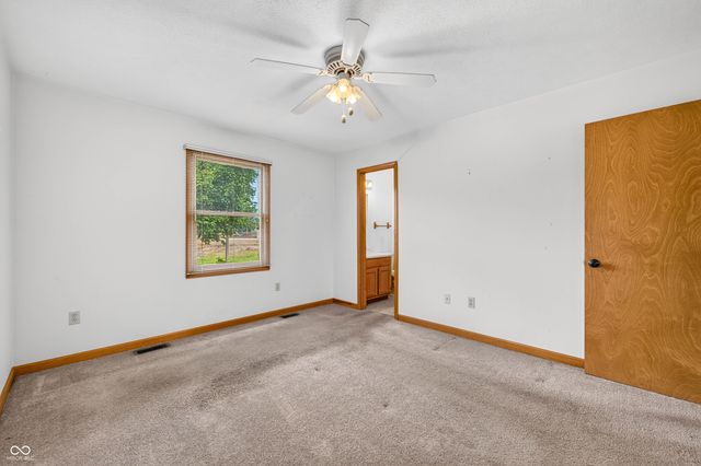 2530 Cedarridge, Columbus, IN 47203