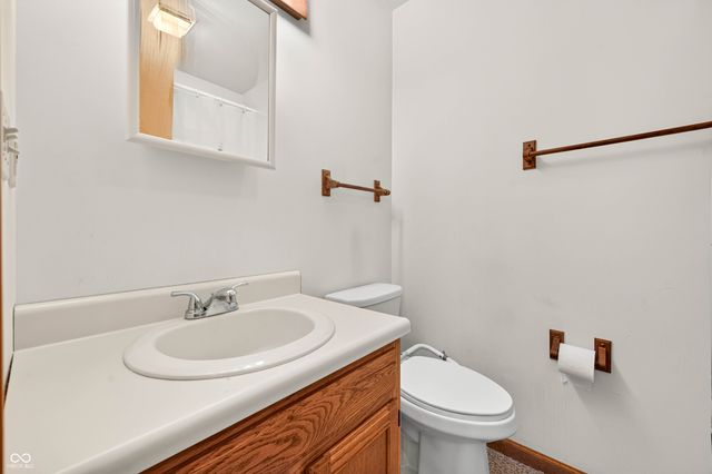 2530 Cedarridge, Columbus, IN 47203