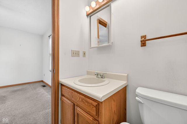 2530 Cedarridge, Columbus, IN 47203