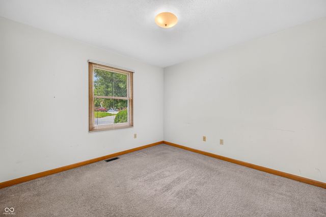 2530 Cedarridge, Columbus, IN 47203