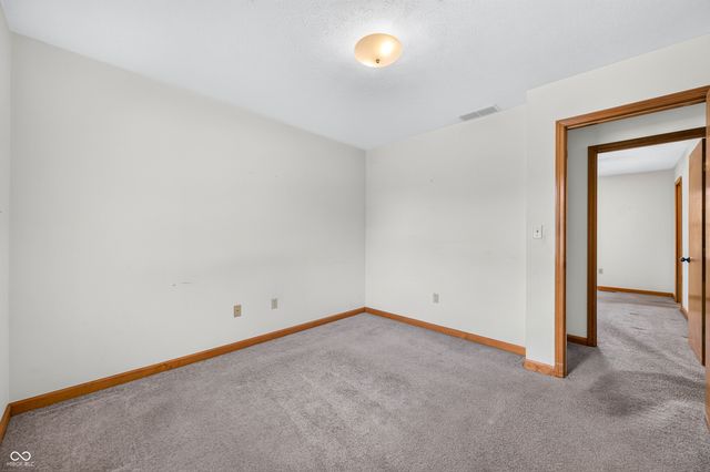 2530 Cedarridge, Columbus, IN 47203