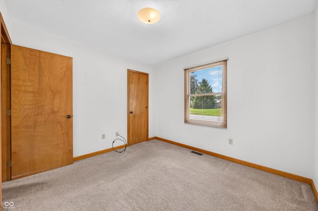 2530 Cedarridge, Columbus, IN 47203