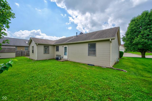 2530 Cedarridge, Columbus, IN 47203