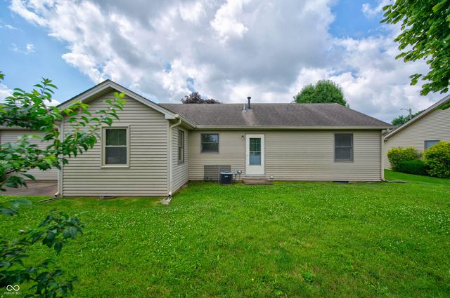 2530 Cedarridge, Columbus, IN 47203