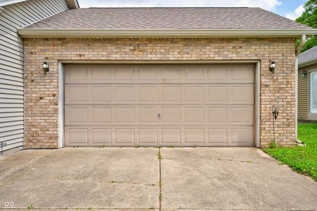 2530 Cedarridge, Columbus, IN 47203