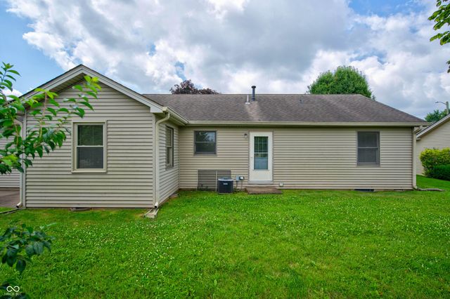 2530 Cedarridge, Columbus, IN 47203