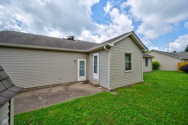 2530 Cedarridge, Columbus, IN 47203