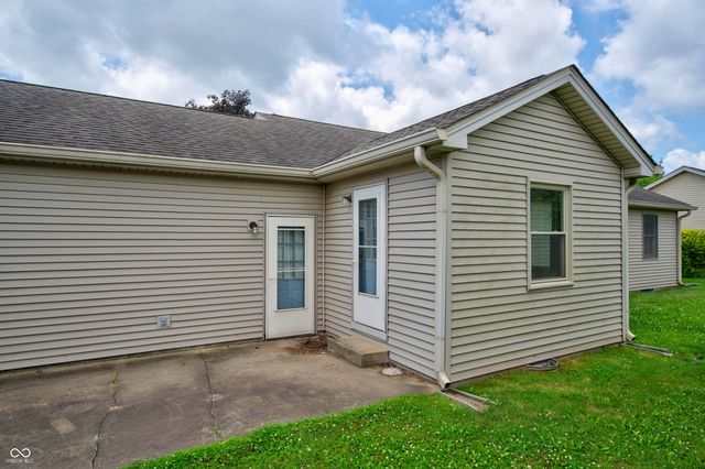2530 Cedarridge, Columbus, IN 47203