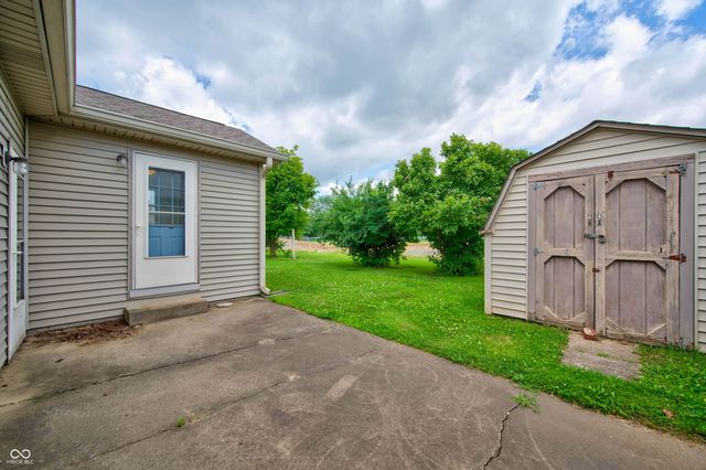 2530 Cedarridge, Columbus, IN 47203