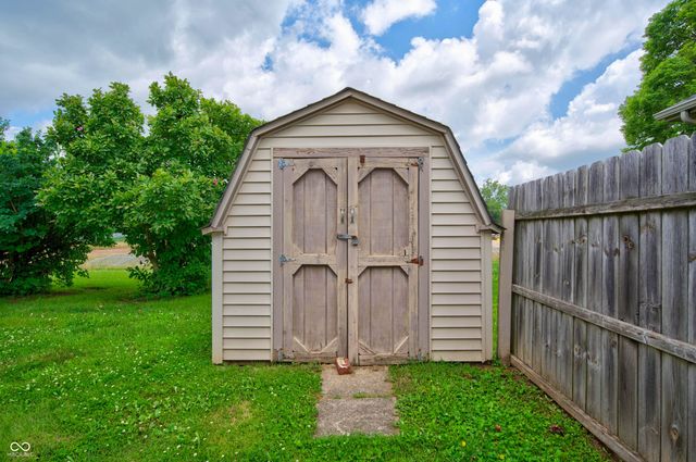 2530 Cedarridge, Columbus, IN 47203