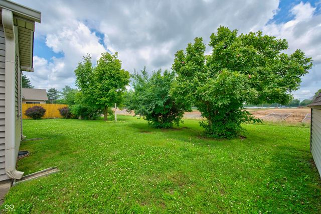 2530 Cedarridge, Columbus, IN 47203