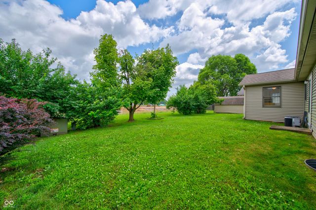 2530 Cedarridge, Columbus, IN 47203