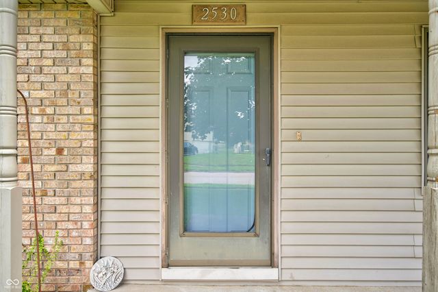 2530 Cedarridge, Columbus, IN 47203