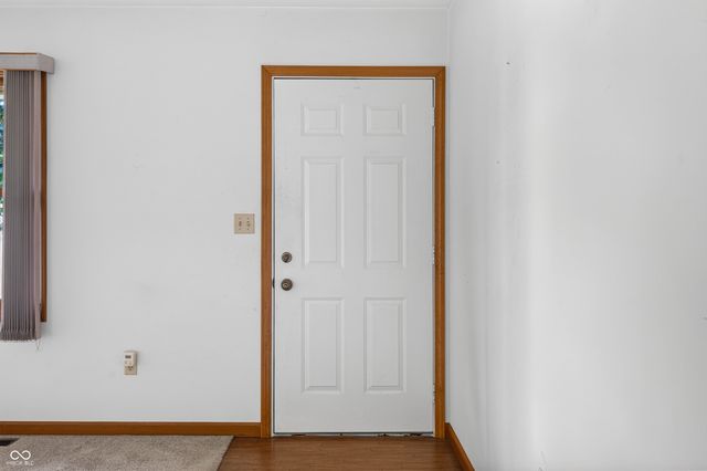 2530 Cedarridge, Columbus, IN 47203