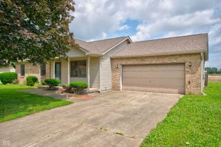 2530 Cedarridge, Columbus, IN 47203