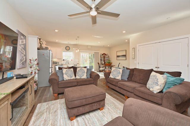 1144 Lock 4 Rd Unit J2, Gallatin, TN 37066