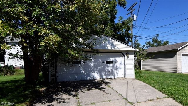 19701 Ormiston Avenue, Cleveland, OH 44119