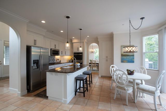 979 Lupine Ct, Healdsburg, CA 95448