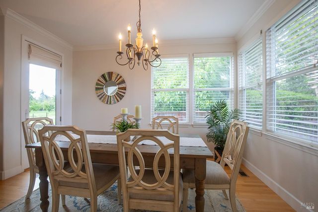 979 Lupine Ct, Healdsburg, CA 95448