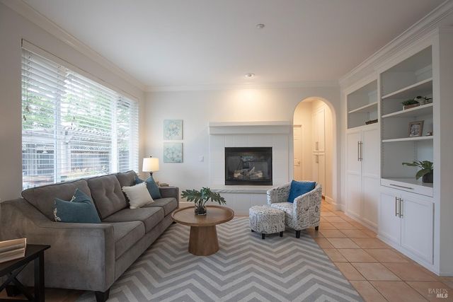 979 Lupine Ct, Healdsburg, CA 95448