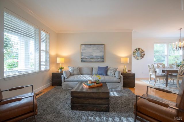 979 Lupine Ct, Healdsburg, CA 95448