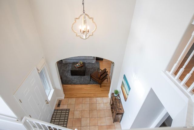 979 Lupine Ct, Healdsburg, CA 95448
