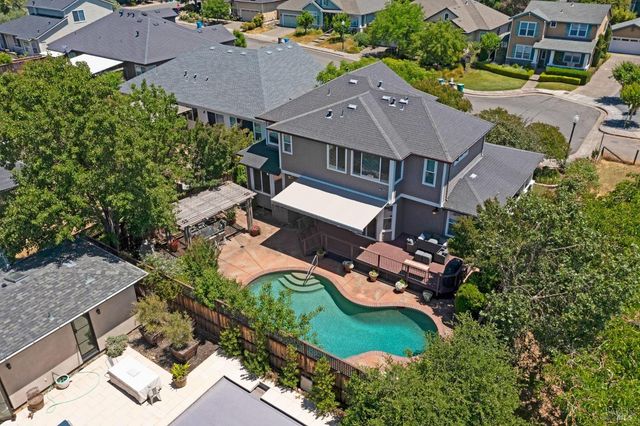 979 Lupine Ct, Healdsburg, CA 95448