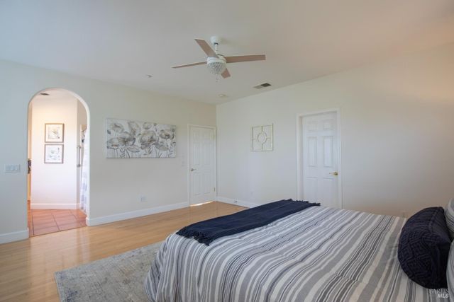 979 Lupine Ct, Healdsburg, CA 95448