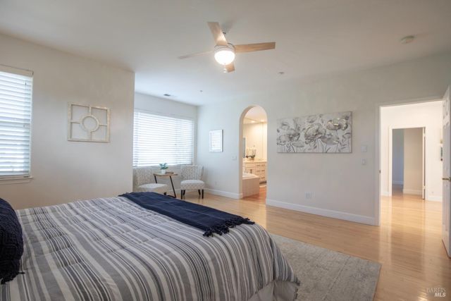 979 Lupine Ct, Healdsburg, CA 95448