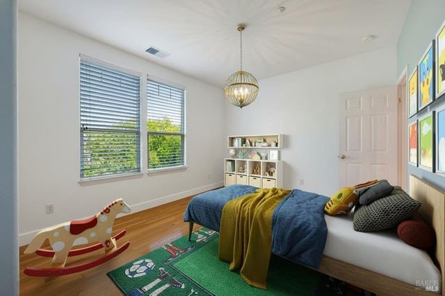 979 Lupine Ct, Healdsburg, CA 95448