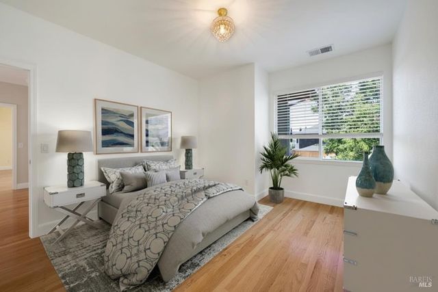 979 Lupine Ct, Healdsburg, CA 95448