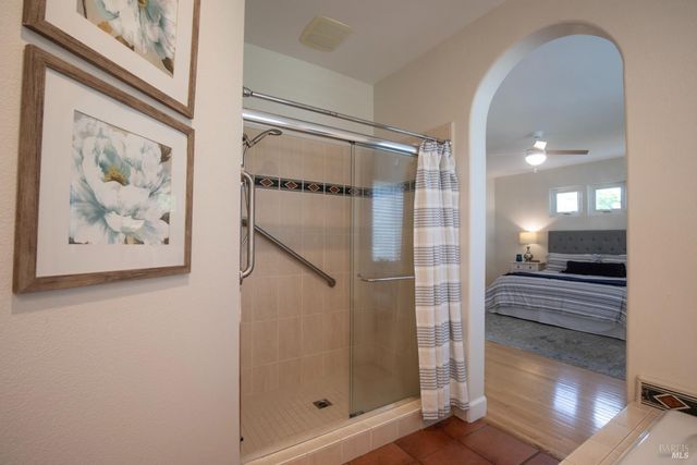 979 Lupine Ct, Healdsburg, CA 95448