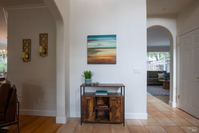 979 Lupine Ct, Healdsburg, CA 95448