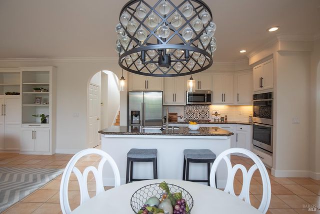 979 Lupine Ct, Healdsburg, CA 95448