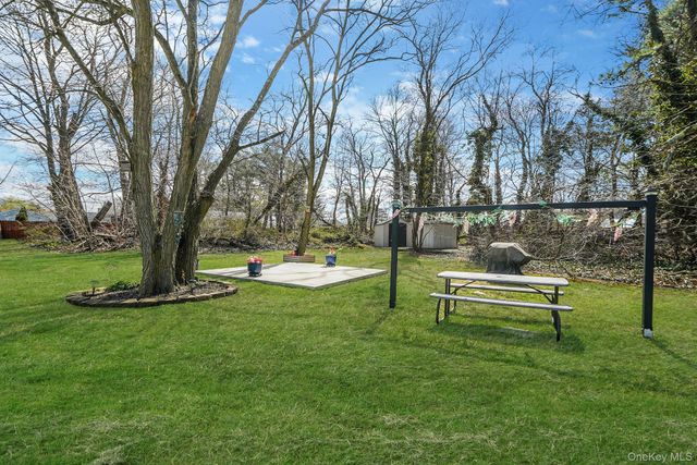8 Evergreen Avenue, Brentwood, NY 11717