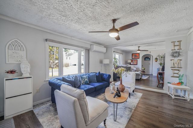 8 Evergreen Avenue, Brentwood, NY 11717