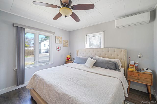 8 Evergreen Avenue, Brentwood, NY 11717