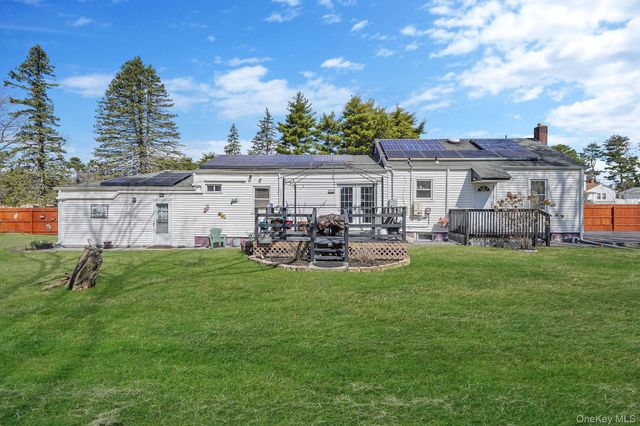 8 Evergreen Avenue, Brentwood, NY 11717
