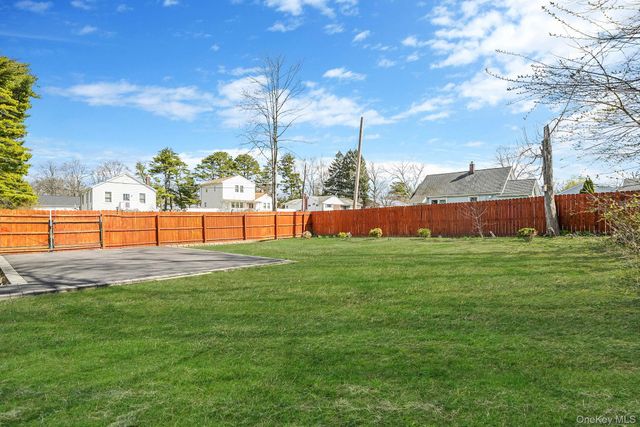 8 Evergreen Avenue, Brentwood, NY 11717