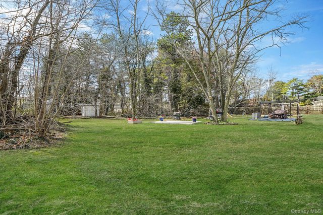 8 Evergreen Avenue, Brentwood, NY 11717