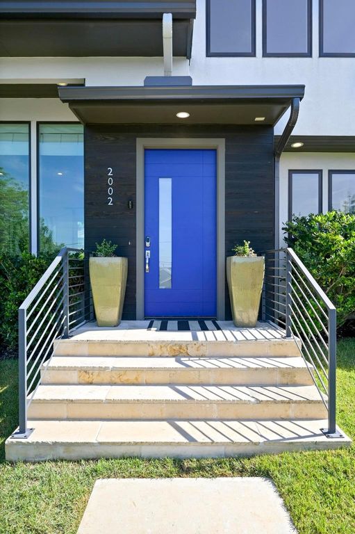 2002 E 8th ST, Austin, TX 78702