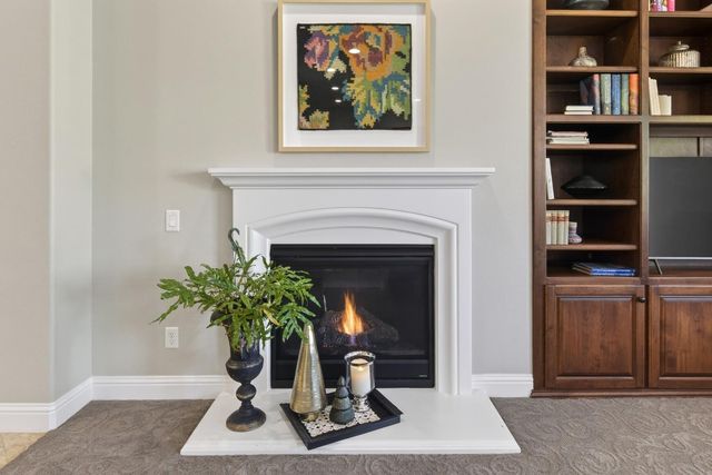 2056 Arlington Dr, Roseville, CA 95747