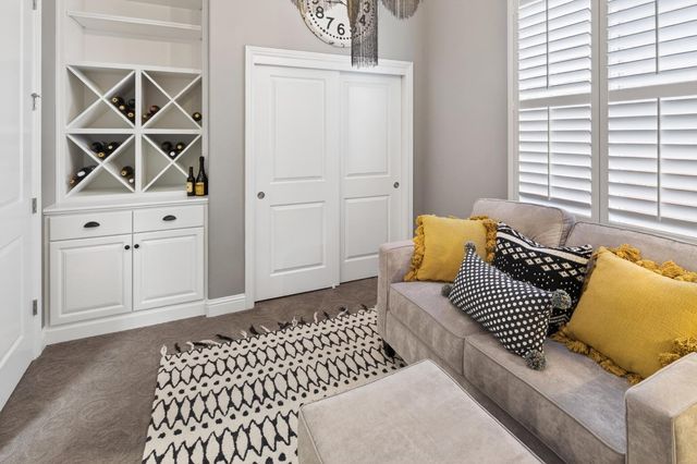 2056 Arlington Dr, Roseville, CA 95747