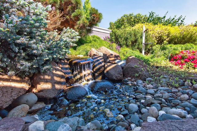 2056 Arlington Dr, Roseville, CA 95747