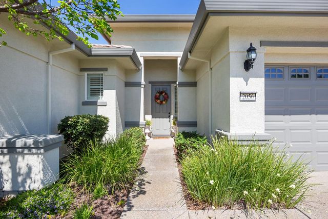 2056 Arlington Dr, Roseville, CA 95747