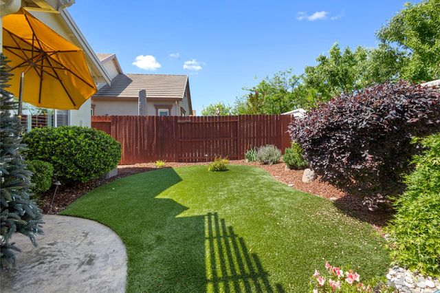 2056 Arlington Dr, Roseville, CA 95747