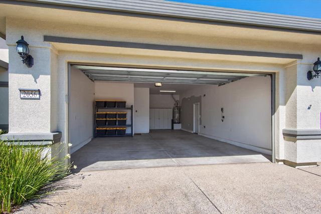 2056 Arlington Dr, Roseville, CA 95747