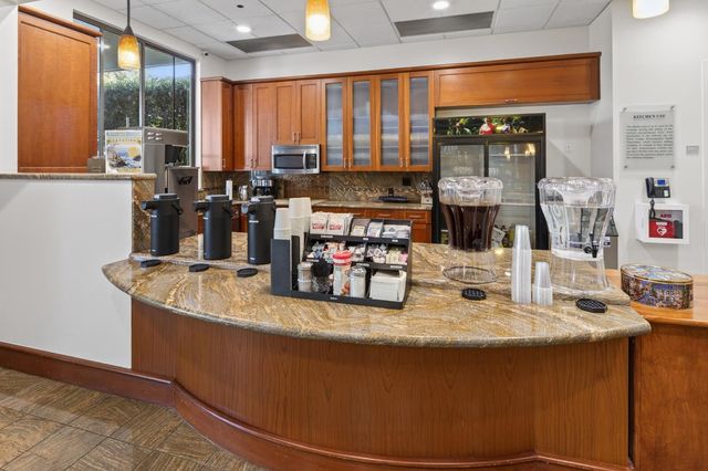 2056 Arlington Dr, Roseville, CA 95747