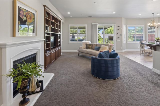 2056 Arlington Dr, Roseville, CA 95747